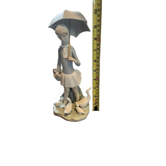Lladro - Retired Girl with Umbrella & Geese, Dated‎ 1977 - Picture 7 of 7